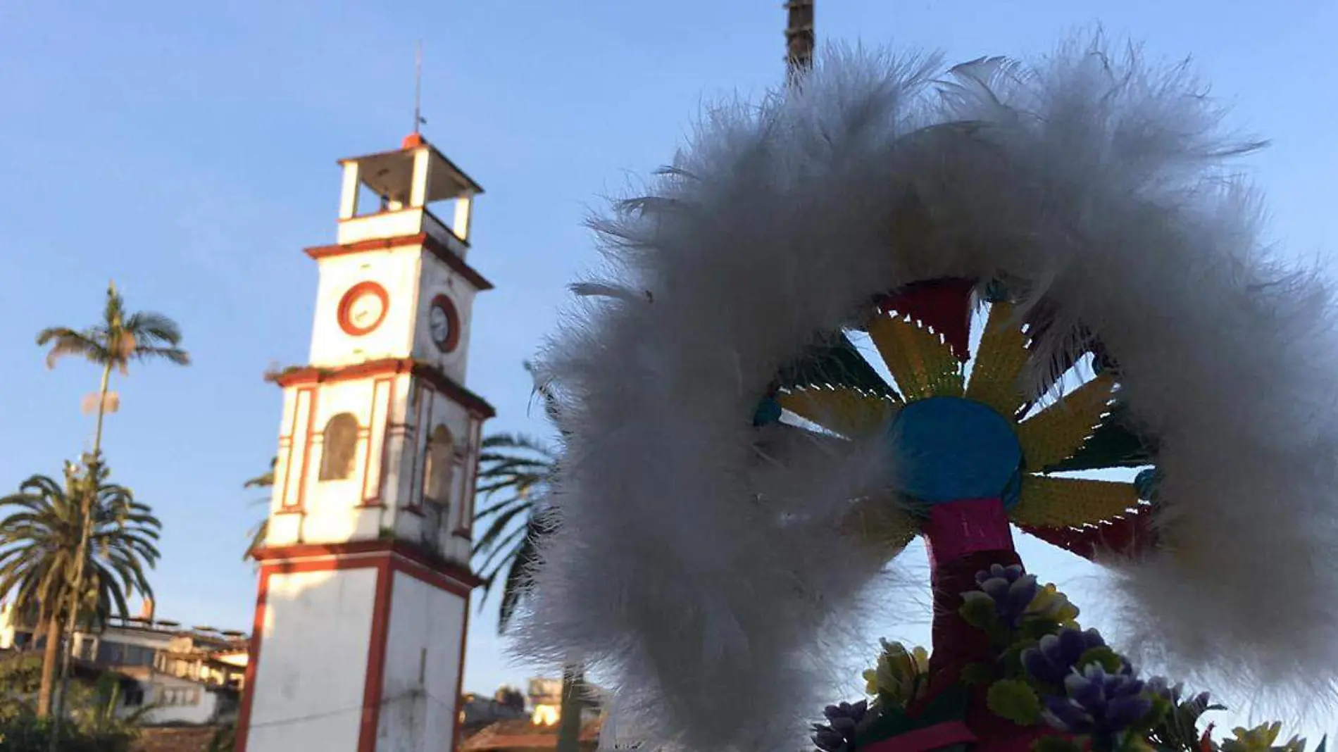 La mañana de este viernes, Reinaldo Edgar Espinoza Covarrubias se disponía a volar en el atrio de la iglesia de su tradicional Cuetzalan